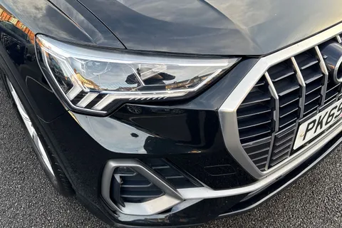 PK69SZJ Audi Q3 2.0 TDI 35 S line S Tronic Euro 6 (s/s) 5dr Thumbnail #17