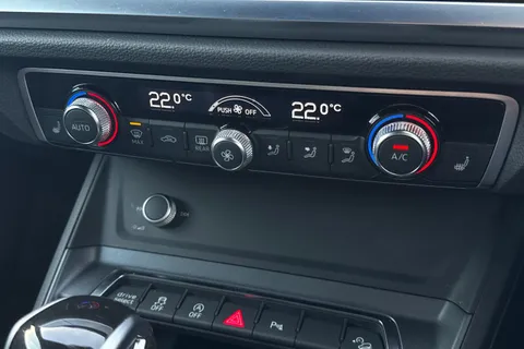 PK69SZJ Audi Q3 2.0 TDI 35 S line S Tronic Euro 6 (s/s) 5dr Thumbnail #19