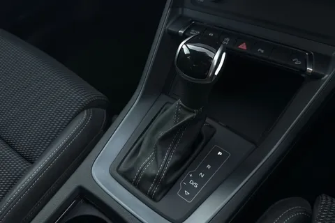 PK69SZJ Audi Q3 2.0 TDI 35 S line S Tronic Euro 6 (s/s) 5dr Thumbnail #20