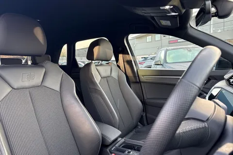 PK69SZJ Audi Q3 2.0 TDI 35 S line S Tronic Euro 6 (s/s) 5dr Thumbnail #21