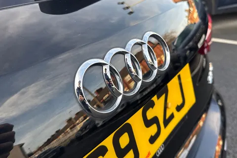 PK69SZJ Audi Q3 2.0 TDI 35 S line S Tronic Euro 6 (s/s) 5dr Thumbnail #31