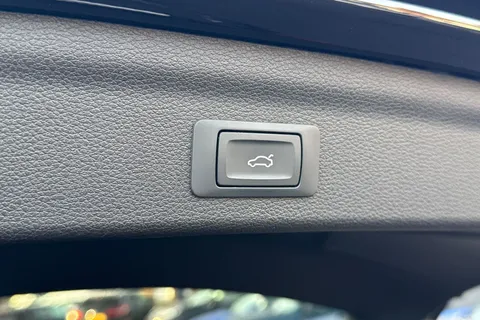 PK69SZJ Audi Q3 2.0 TDI 35 S line S Tronic Euro 6 (s/s) 5dr Thumbnail #32