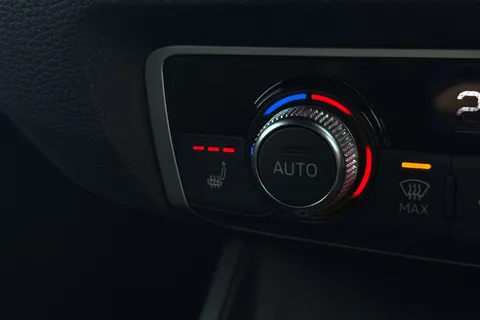 PK69SZJ Audi Q3 2.0 TDI 35 S line S Tronic Euro 6 (s/s) 5dr Thumbnail #60