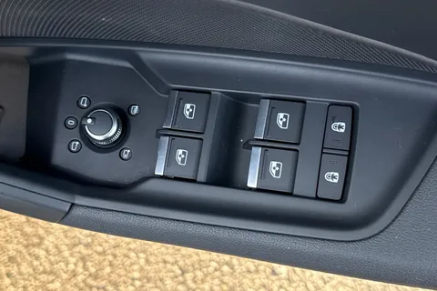 BP70JSV Audi A3 S line 40 TFSI e  204 PS S tronic Thumbnail #22