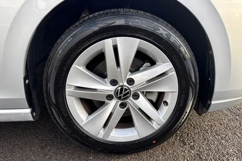 GL24ABF Volkswagen Golf 1.5 eTSI 150 Life 5dr DSG Thumbnail #10