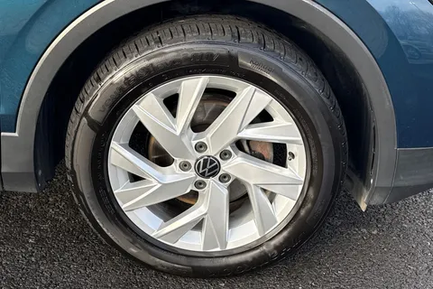 DE72VTJ Volkswagen Tiguan 1.5 TSI 150 Life 5dr DSG Thumbnail #11