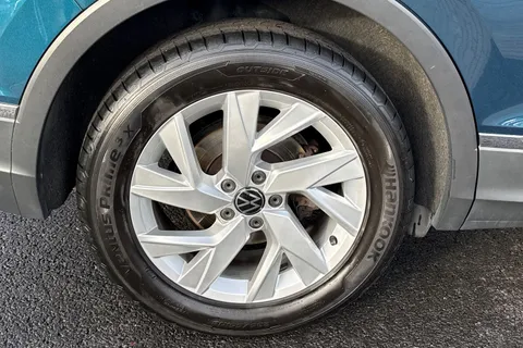 DE72VTJ Volkswagen Tiguan 1.5 TSI 150 Life 5dr DSG Thumbnail #12