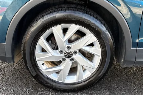 DE72VTJ Volkswagen Tiguan 1.5 TSI 150 Life 5dr DSG Thumbnail #13