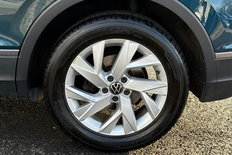 DE72VTJ Volkswagen Tiguan 1.5 TSI 150 Life 5dr DSG Thumbnail #14