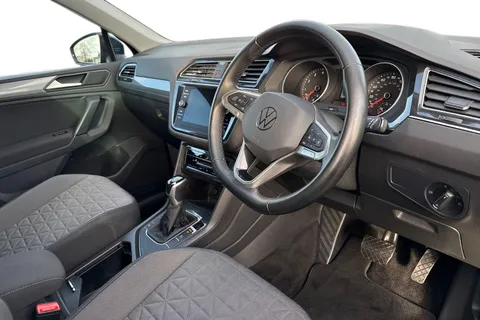 DE72VTJ Volkswagen Tiguan 1.5 TSI 150 Life 5dr DSG Thumbnail #15