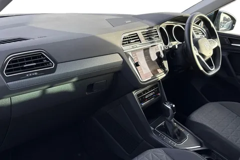 DE72VTJ Volkswagen Tiguan 1.5 TSI 150 Life 5dr DSG Thumbnail #16