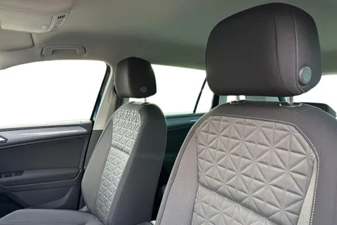 DE72VTJ Volkswagen Tiguan 1.5 TSI 150 Life 5dr DSG Thumbnail #17