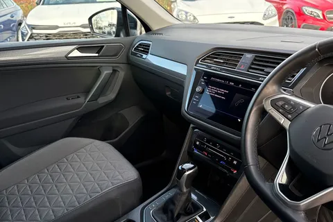 DE72VTJ Volkswagen Tiguan 1.5 TSI 150 Life 5dr DSG Thumbnail #21