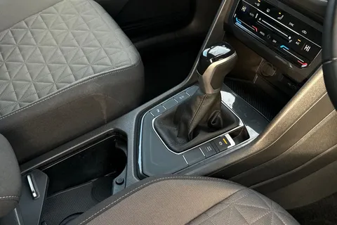 DE72VTJ Volkswagen Tiguan 1.5 TSI 150 Life 5dr DSG Thumbnail #24