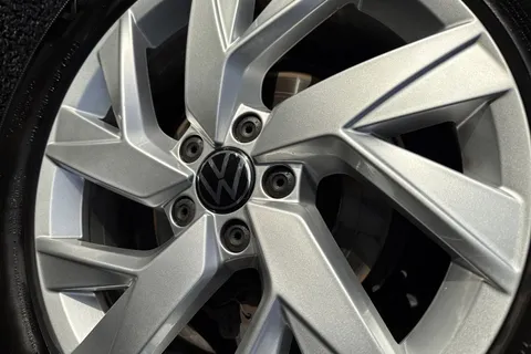 DE72VTJ Volkswagen Tiguan 1.5 TSI 150 Life 5dr DSG Thumbnail #27