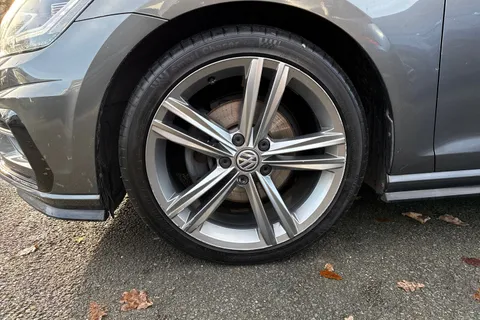 DU18DXO Volkswagen Golf 1.5 TSI EVO 150 R-Line 5dr DSG | ACC | LED Headlights Thumbnail #13