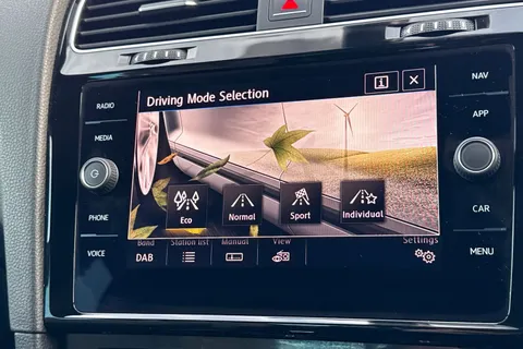 DU18DXO Volkswagen Golf 1.5 TSI EVO 150 R-Line 5dr DSG | ACC | LED Headlights Thumbnail #31