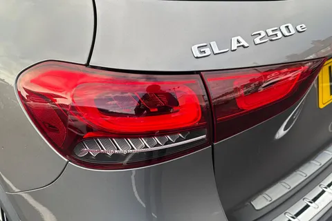 WV72ZGF Mercedes-Benz Gla 1.3 GLA250e 15.6kWh AMG Line (Executive) 8G-DCT Euro 6 (s/s) 5dr Thumbnail #15