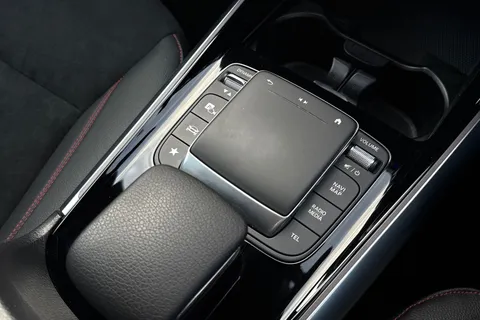 WV72ZGF Mercedes-Benz Gla 1.3 GLA250e 15.6kWh AMG Line (Executive) 8G-DCT Euro 6 (s/s) 5dr Thumbnail #19