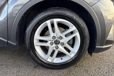 LV72TLK Toyota C-Hr 1.8 VVT-h Icon CVT Euro 6 (s/s) 5dr Thumbnail #10