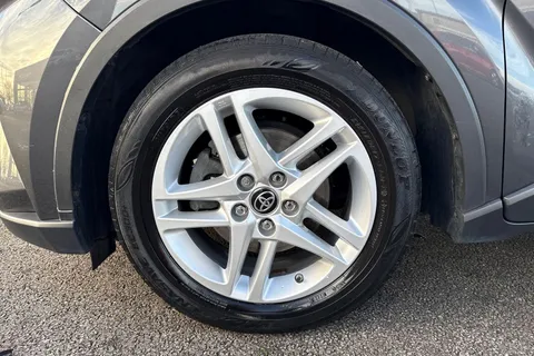 LV72TLK Toyota C-Hr 1.8 VVT-h Icon CVT Euro 6 (s/s) 5dr Thumbnail #13