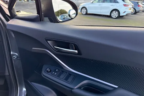 LV72TLK Toyota C-Hr 1.8 VVT-h Icon CVT Euro 6 (s/s) 5dr Thumbnail #21