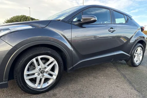 LV72TLK Toyota C-Hr 1.8 VVT-h Icon CVT Euro 6 (s/s) 5dr Thumbnail #28
