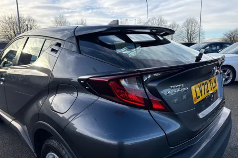 LV72TLK Toyota C-Hr 1.8 VVT-h Icon CVT Euro 6 (s/s) 5dr Thumbnail #31