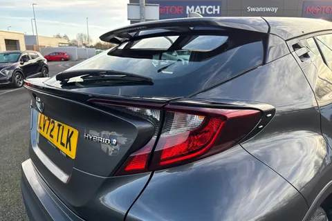 LV72TLK Toyota C-Hr 1.8 VVT-h Icon CVT Euro 6 (s/s) 5dr Thumbnail #32