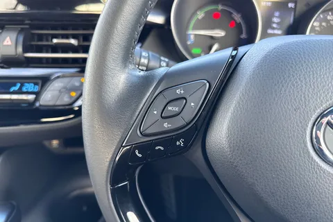 LV72TLK Toyota C-Hr 1.8 VVT-h Icon CVT Euro 6 (s/s) 5dr Thumbnail #39