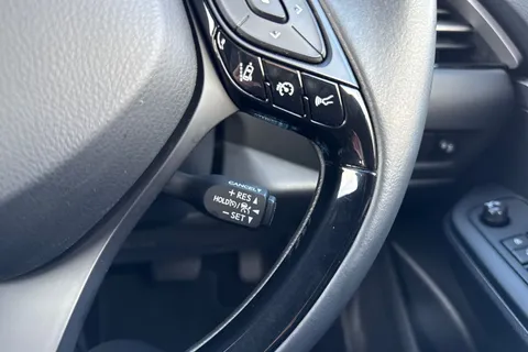 LV72TLK Toyota C-Hr 1.8 VVT-h Icon CVT Euro 6 (s/s) 5dr Thumbnail #41