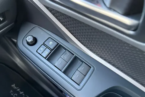 LV72TLK Toyota C-Hr 1.8 VVT-h Icon CVT Euro 6 (s/s) 5dr Thumbnail #44