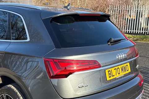 BL70MWO Audi Q5 2.0 TDI 40 S line S Tronic quattro Euro 6 (s/s) 5dr Thumbnail #8