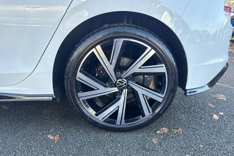DG23JZJ Volkswagen Golf 1.5 TSI R-Line 5dr | App Connect | ACC Thumbnail #12