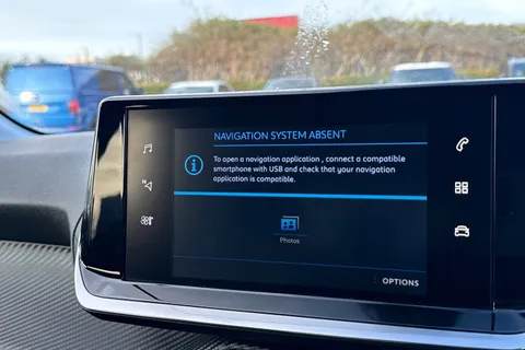 KW21FVV PEUGEOT 208 1.2 PureTech Allure Premium Euro 6 (s/s) 5dr Thumbnail #18