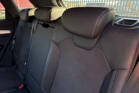 BL70MWO Audi Q5 2.0 TDI 40 S line S Tronic quattro Euro 6 (s/s) 5dr Thumbnail #19