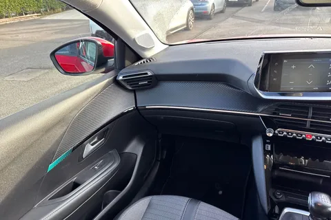 KW21FVV PEUGEOT 208 1.2 PureTech Allure Premium Euro 6 (s/s) 5dr Thumbnail #21