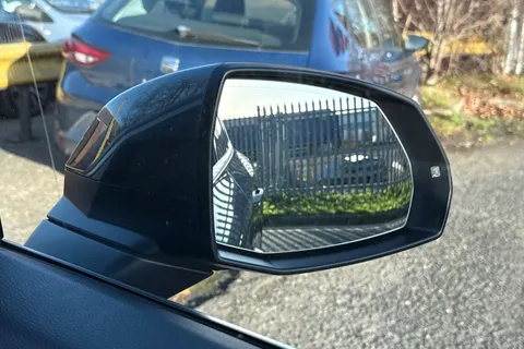 BL70MWO Audi Q5 2.0 TDI 40 S line S Tronic quattro Euro 6 (s/s) 5dr Thumbnail #21