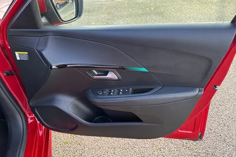 KW21FVV PEUGEOT 208 1.2 PureTech Allure Premium Euro 6 (s/s) 5dr Thumbnail #22