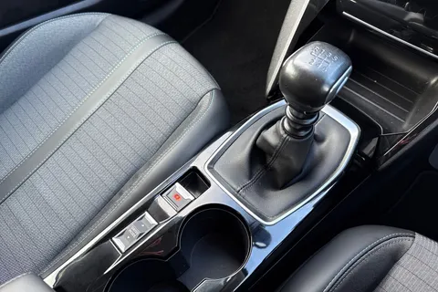 KW21FVV PEUGEOT 208 1.2 PureTech Allure Premium Euro 6 (s/s) 5dr Thumbnail #24