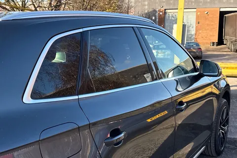 BL70MWO Audi Q5 2.0 TDI 40 S line S Tronic quattro Euro 6 (s/s) 5dr Thumbnail #25