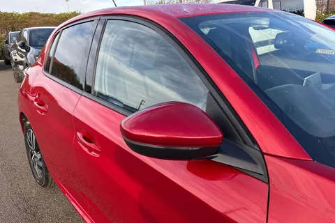 KW21FVV PEUGEOT 208 1.2 PureTech Allure Premium Euro 6 (s/s) 5dr Thumbnail #29