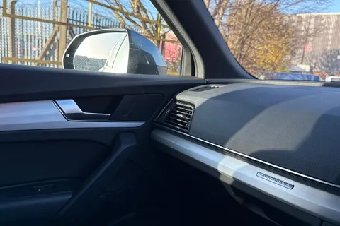 BL70MWO Audi Q5 2.0 TDI 40 S line S Tronic quattro Euro 6 (s/s) 5dr Thumbnail #36