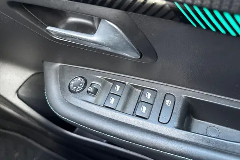 KW21FVV PEUGEOT 208 1.2 PureTech Allure Premium Euro 6 (s/s) 5dr Thumbnail #41