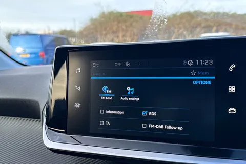 KW21FVV PEUGEOT 208 1.2 PureTech Allure Premium Euro 6 (s/s) 5dr Thumbnail #46