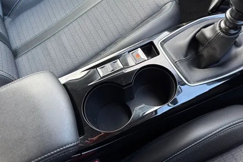 KW21FVV PEUGEOT 208 1.2 PureTech Allure Premium Euro 6 (s/s) 5dr Thumbnail #58