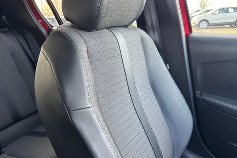 KW21FVV PEUGEOT 208 1.2 PureTech Allure Premium Euro 6 (s/s) 5dr Thumbnail #61