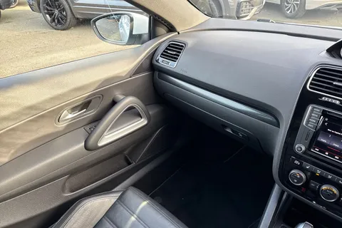 NA17ENH Volkswagen Scirocco 2.0 TDi BlueMotion Tech R-Line 3dr DSG | Heated Seats | Leather Trim Thumbnail #20