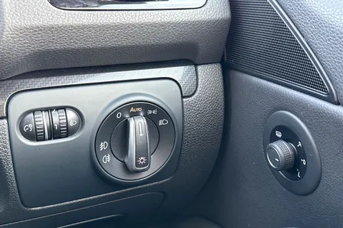 NA17ENH Volkswagen Scirocco 2.0 TDi BlueMotion Tech R-Line 3dr DSG | Heated Seats | Leather Trim Thumbnail #25