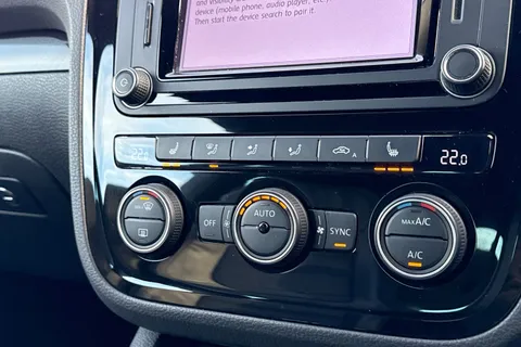 NA17ENH Volkswagen Scirocco 2.0 TDi BlueMotion Tech R-Line 3dr DSG | Heated Seats | Leather Trim Thumbnail #32